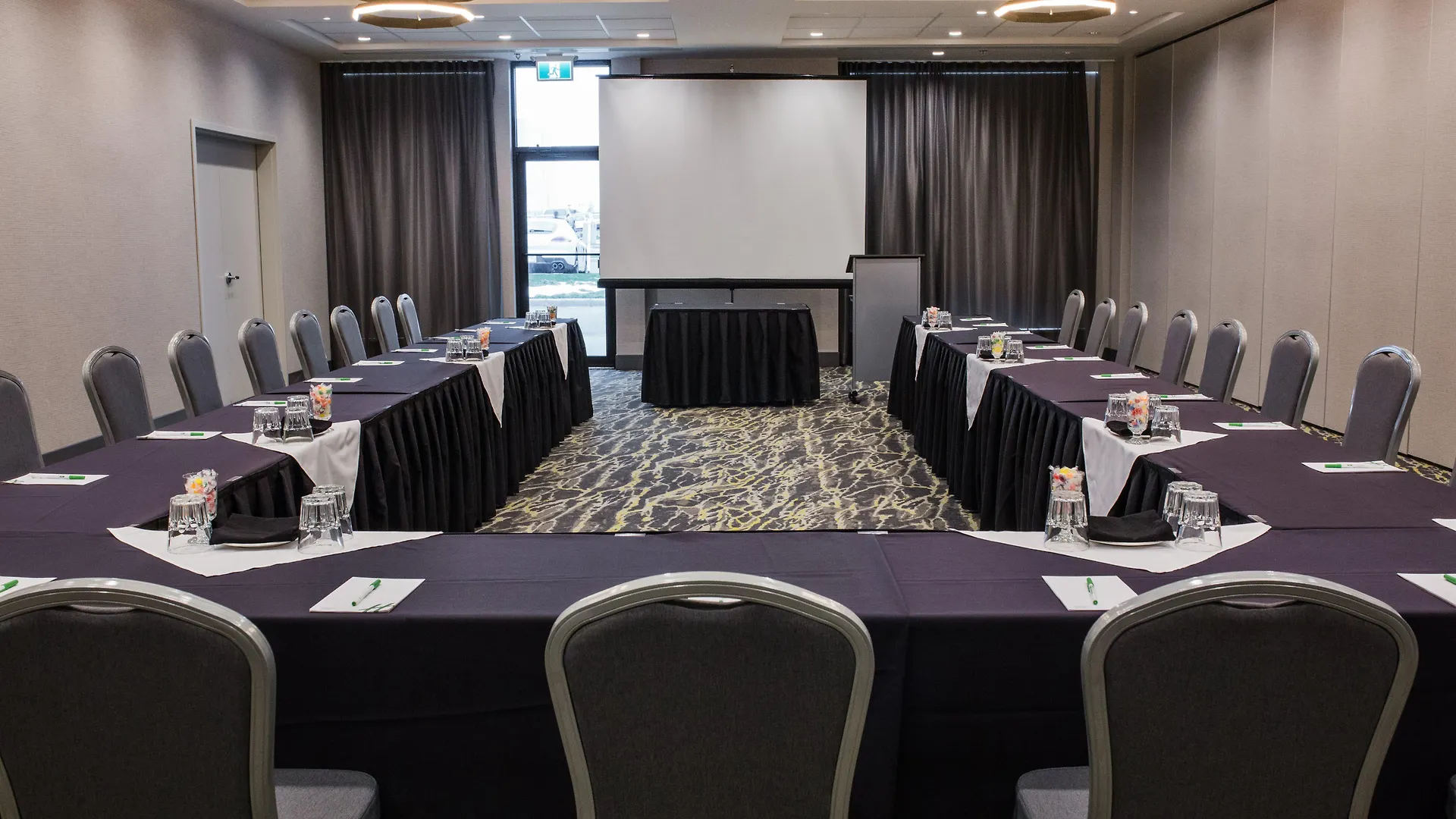 Holiday Inn Calgary South Conference Center